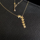 14K Äkta Guld Stjärna Halsband Dam – Tunt Guldhalsband med Flera Stjärnor - Noxlookjewelry