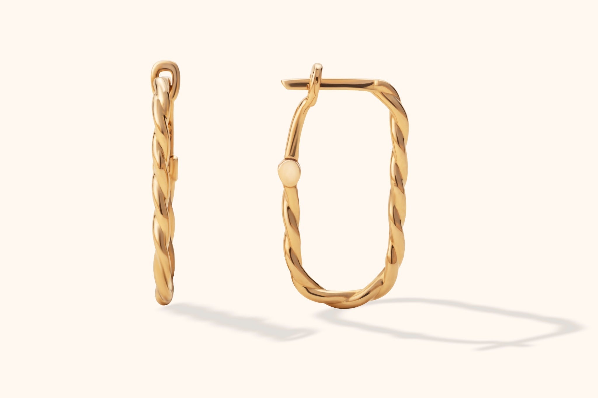 14K Fyrkantiga Twisted Hoop Örhängen I Äkta Guld - Noxlookjewelry