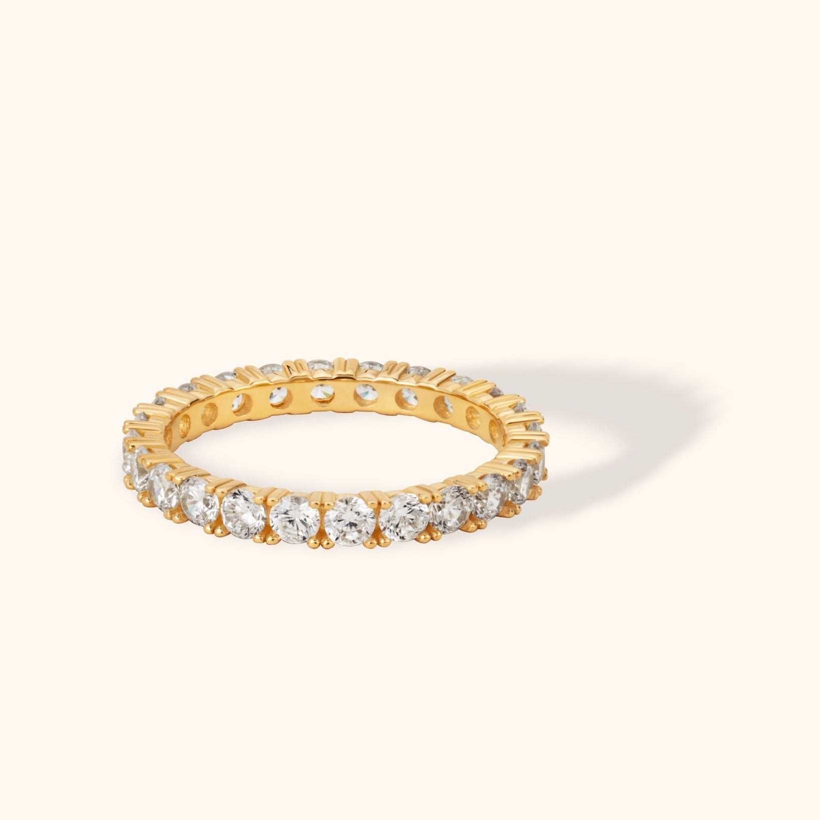 14K Guld Alliansring för Dam – Elegant Eternity Ring med Klara Stenar Runt Hela Bandet - Noxlookjewelry