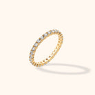 14K Guld Alliansring för Dam – Elegant Eternity Ring med Klara Stenar Runt Hela Bandet - Noxlookjewelry