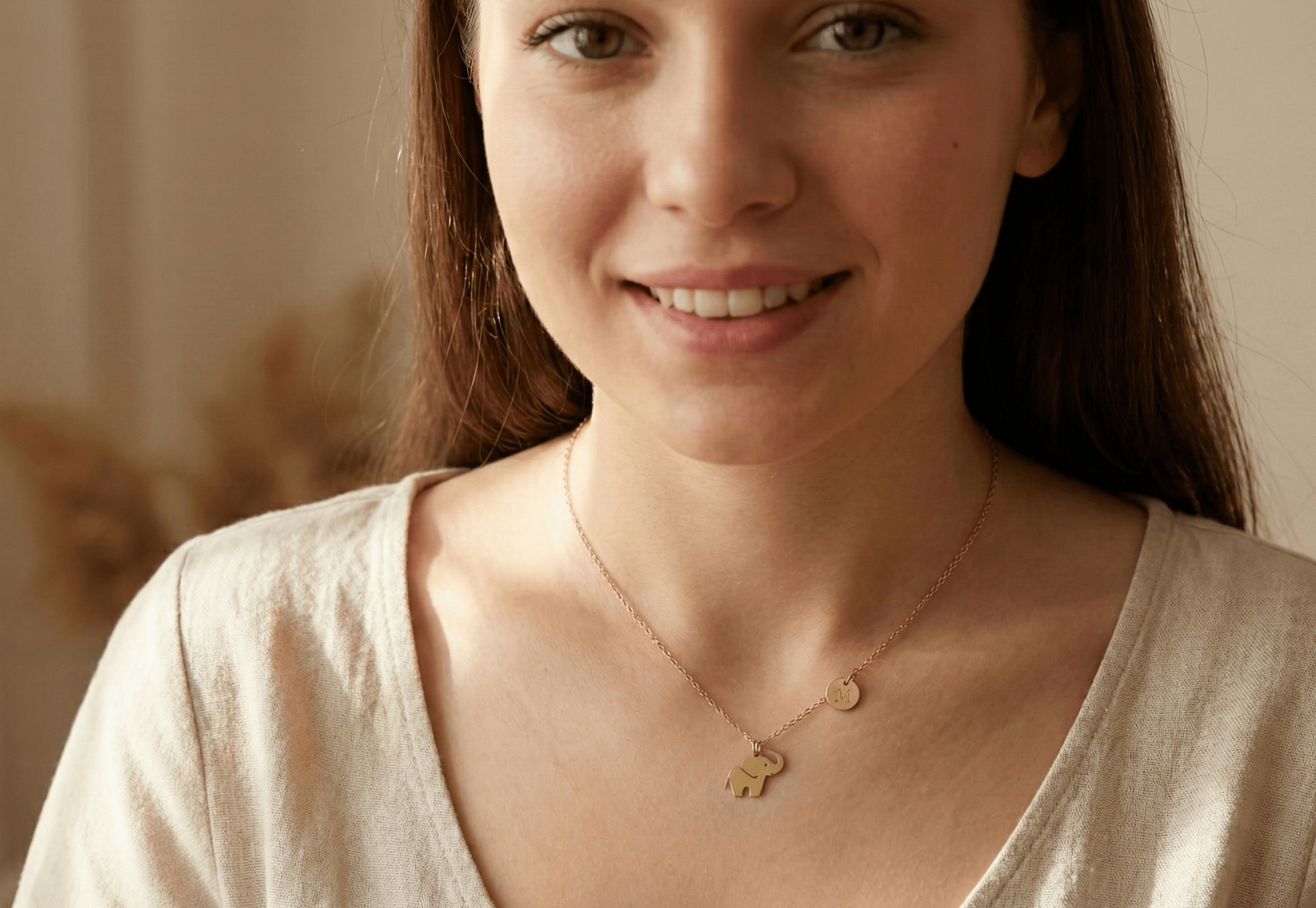 14K Guld Elefant Halsband med Personlig Bokstavsberlock - Unik Meningsfull Lyckogåva för Henne - Noxlookjewelry