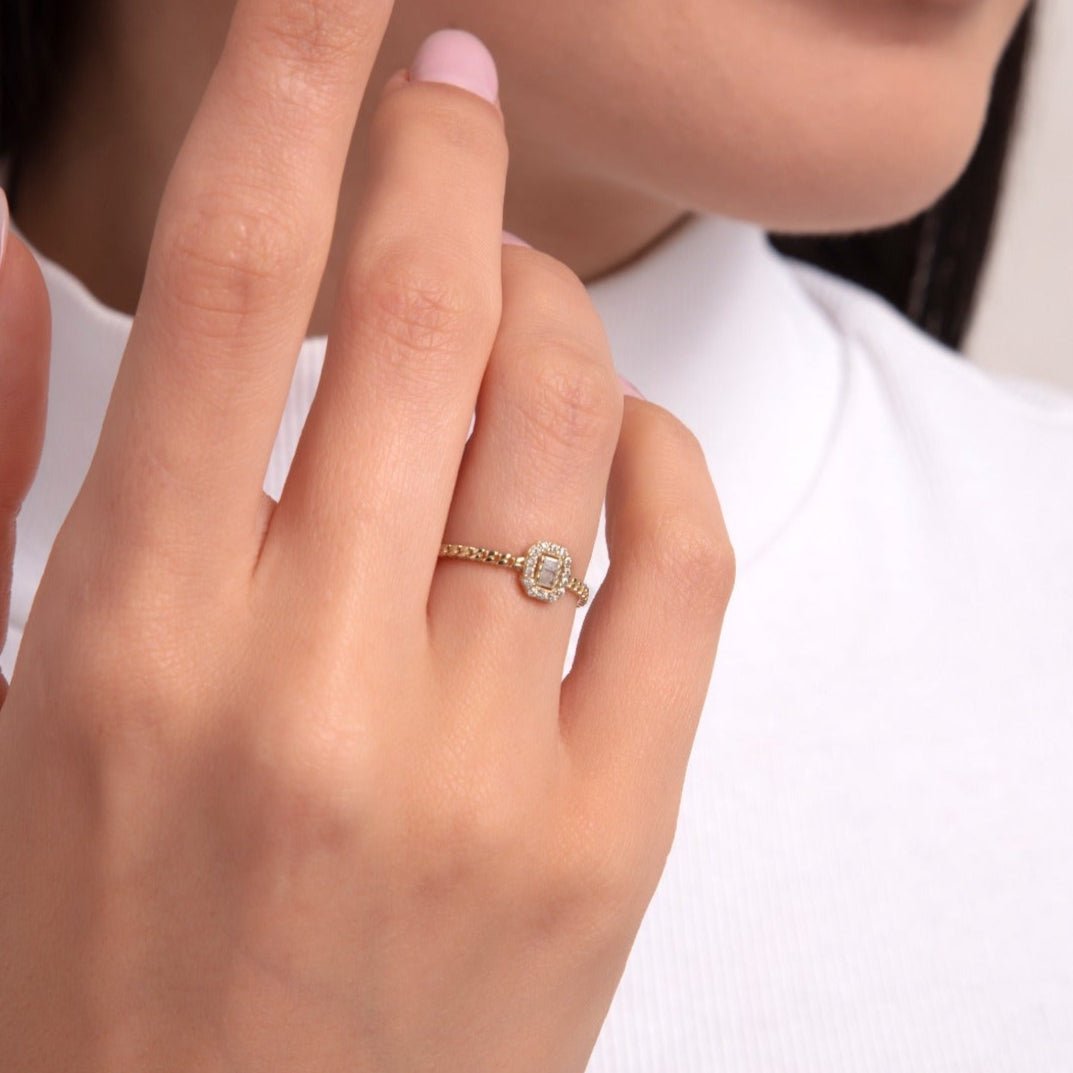 14K Guld Halo Ring med Baguette Stenar – Elegant Tunn Rope Band Ring - Noxlookjewelry