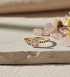 14K Guld Halo Ring med Baguette Stenar – Elegant Tunn Rope Band Ring - Noxlookjewelry