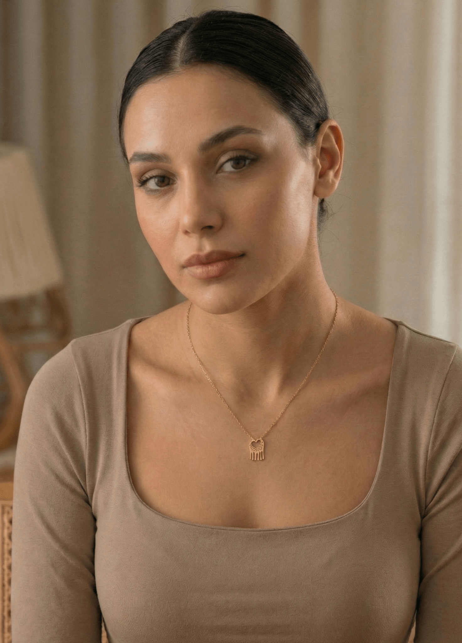 14K Guld Halsband med Giraffer som Skapar ett Hjärta - Elegant Djursmycke för Henne | Romantisk Gåva - Noxlookjewelry