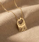 14K Guld Halsband med Giraffer som Skapar ett Hjärta - Elegant Djursmycke för Henne | Romantisk Gåva - Noxlookjewelry