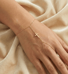 14K Guld Handkedja Dam Med Korsdetalj Och Elegant Minimalistisk Design - Noxlookjewelry
