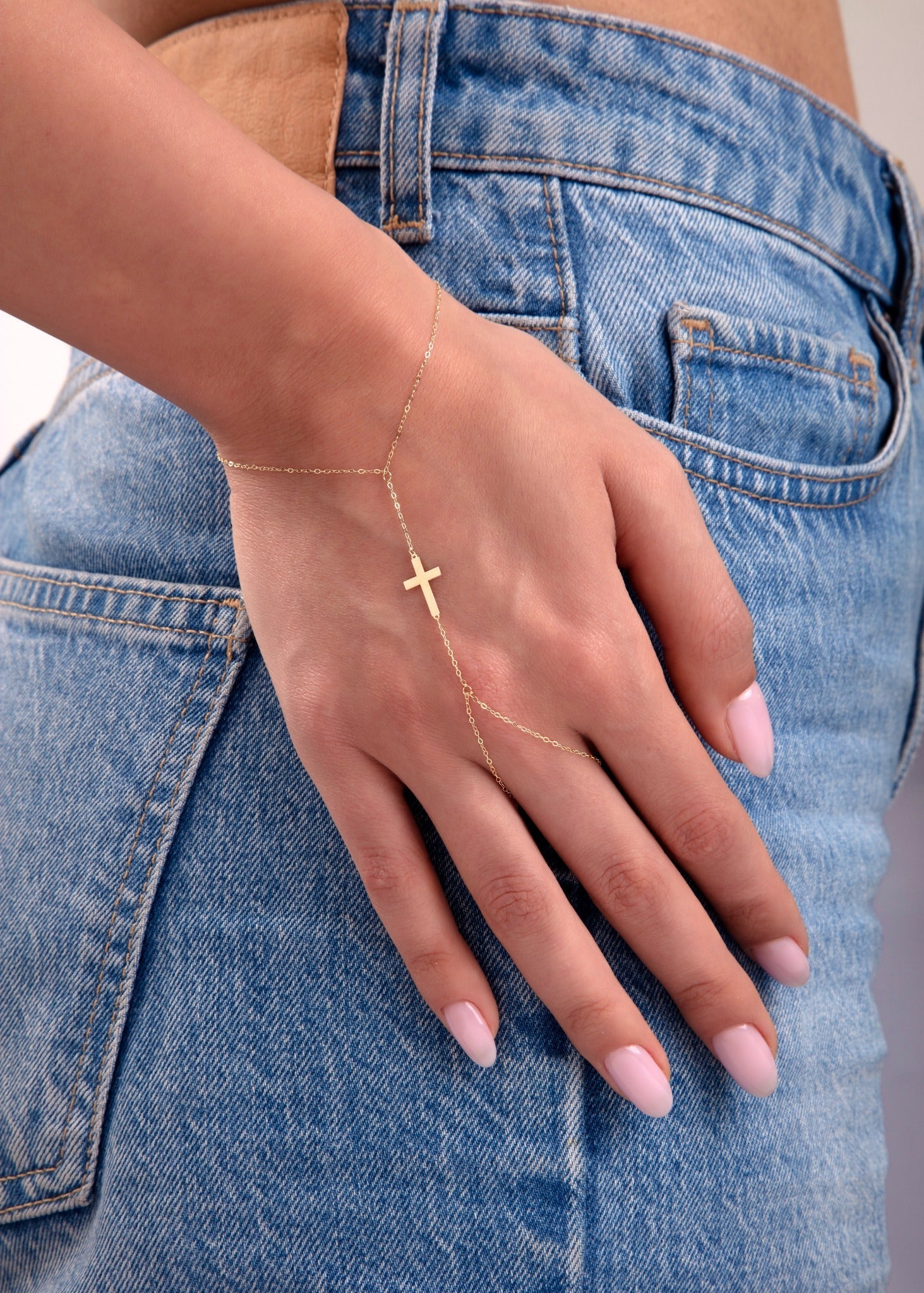 14K Guld Handkedja Dam Med Korsdetalj Och Elegant Minimalistisk Design - Noxlookjewelry