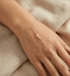 14K Guld Handkedja Dam Med Korsdetalj Och Elegant Minimalistisk Design - Noxlookjewelry