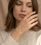 14K Guld Handkedja Dam Med Korsdetaljer Och Elegant Minimalistisk Design - Noxlookjewelry