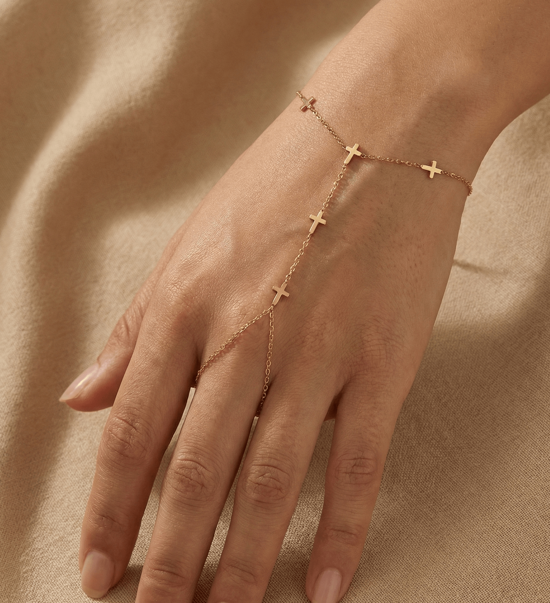 14K Guld Handkedja Dam Med Korsdetaljer Och Elegant Minimalistisk Design - Noxlookjewelry
