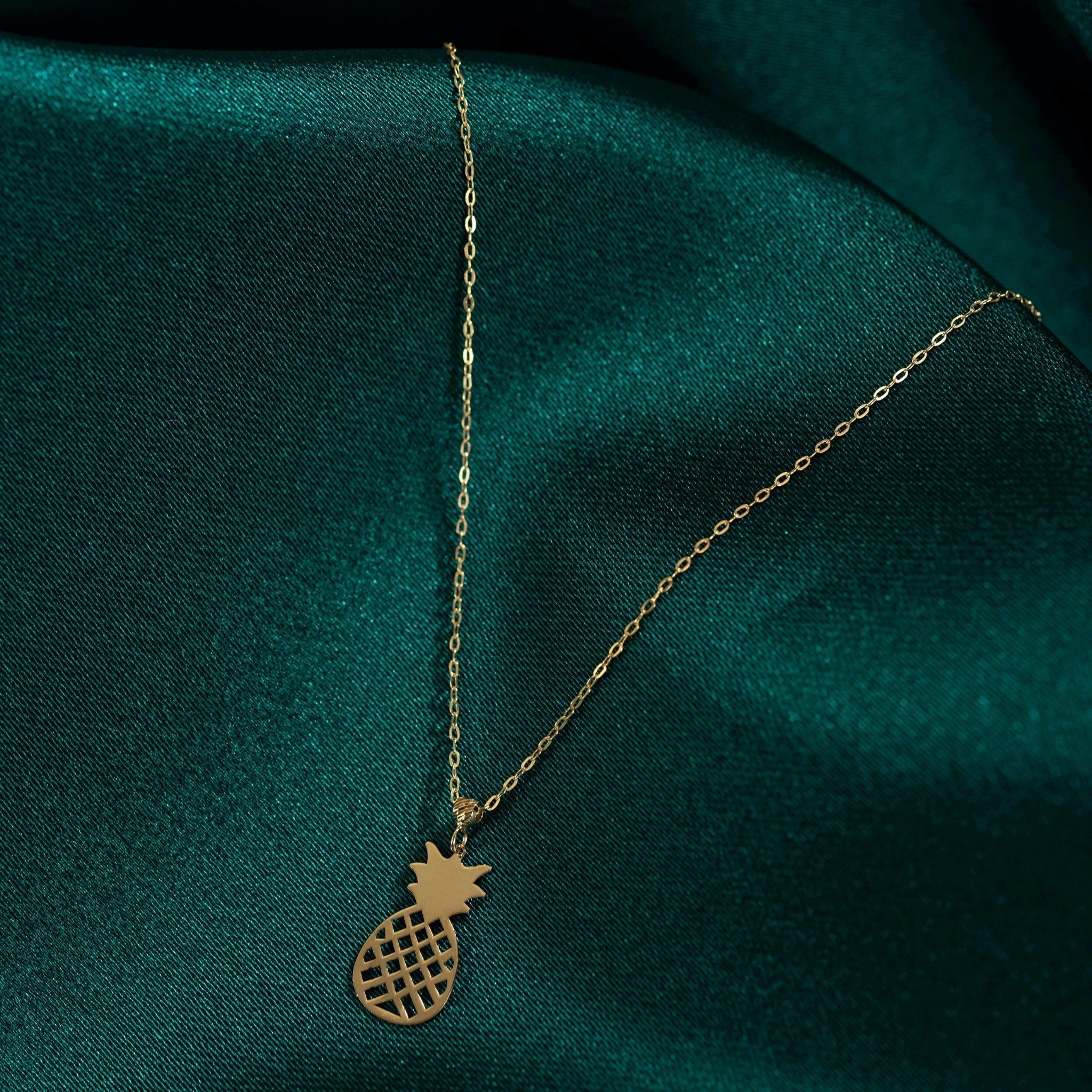 14K Guld Minimalistiskt Halsband med Ananas Hängsmycke - Elegant Damkedja för Layering | Unik Sommargåva - Noxlookjewelry