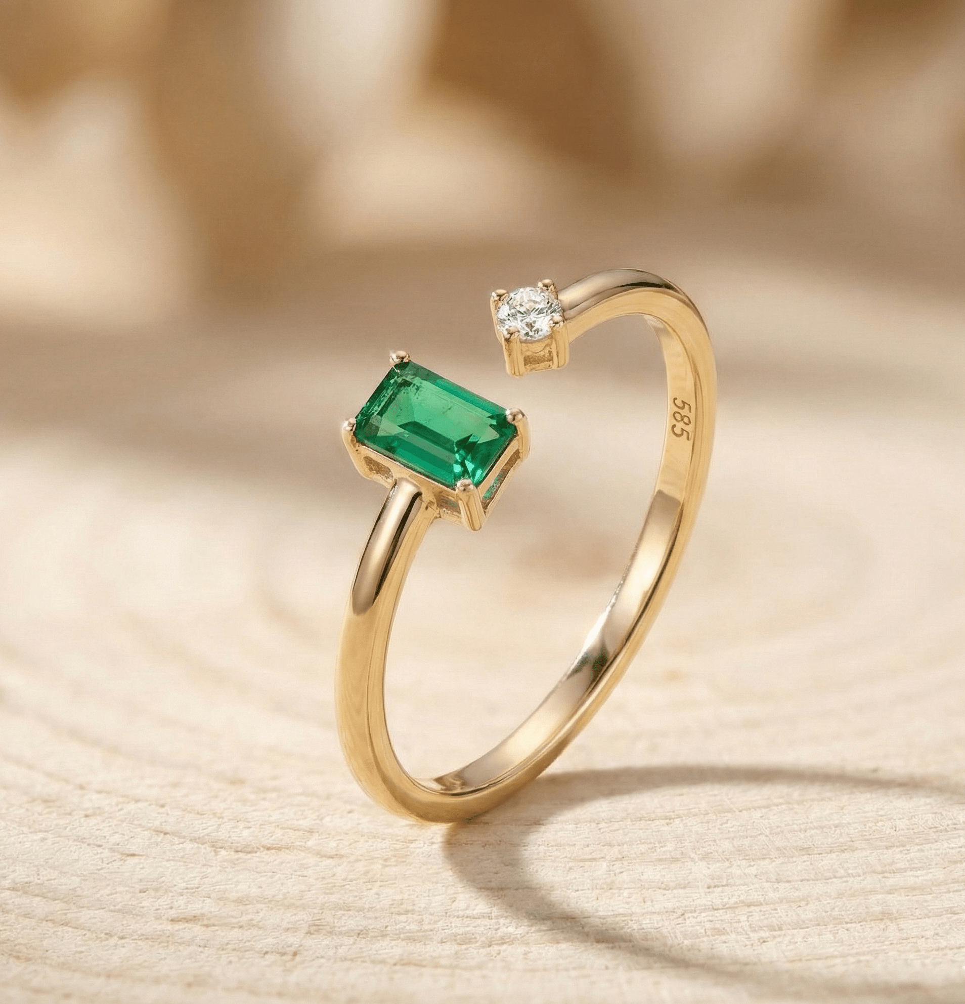 14K Guld Öppen Ring med Grön Sten för Dam – Elegant Designring i Minimalistisk Stil - Noxlookjewelry