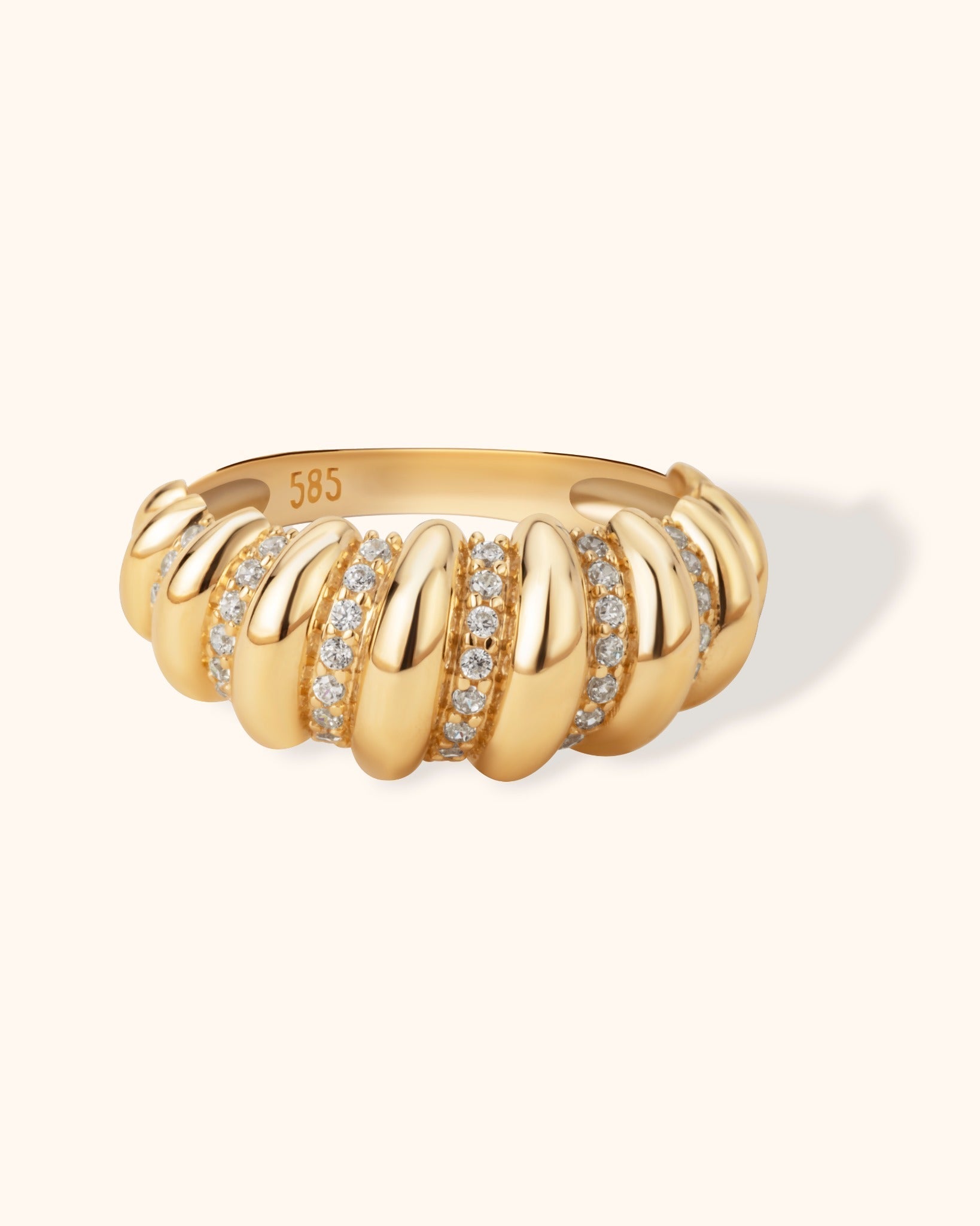 14K Guld Pavé Dome Ring Dam – Bred Elegant Statement Guldring med Gnistrande Stenar - Noxlookjewelry