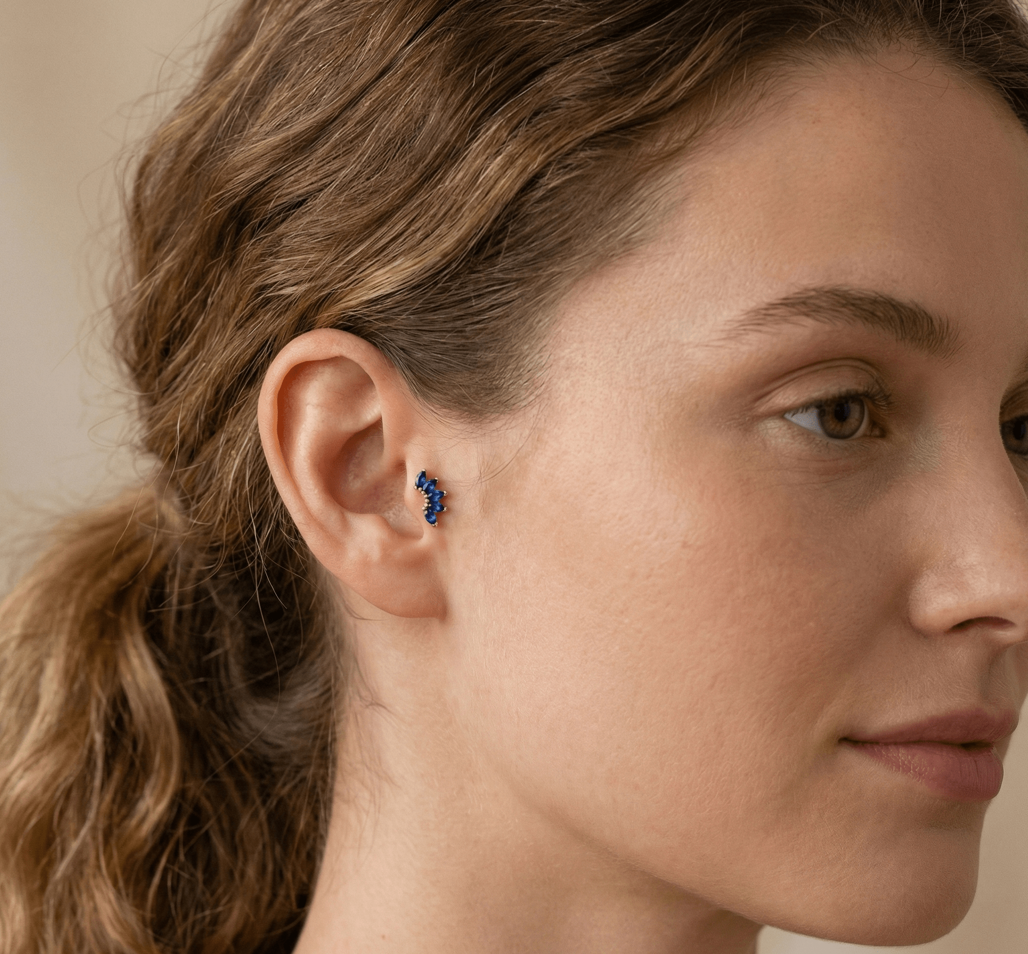 14K Guld Piercing Med Blå Marquise Clusterdesign I Elegant Bladstil - Noxlookjewelry