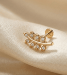14K Guld Piercing Med Bladkvistmotiv Och Elegant Botanisk Design - Noxlookjewelry