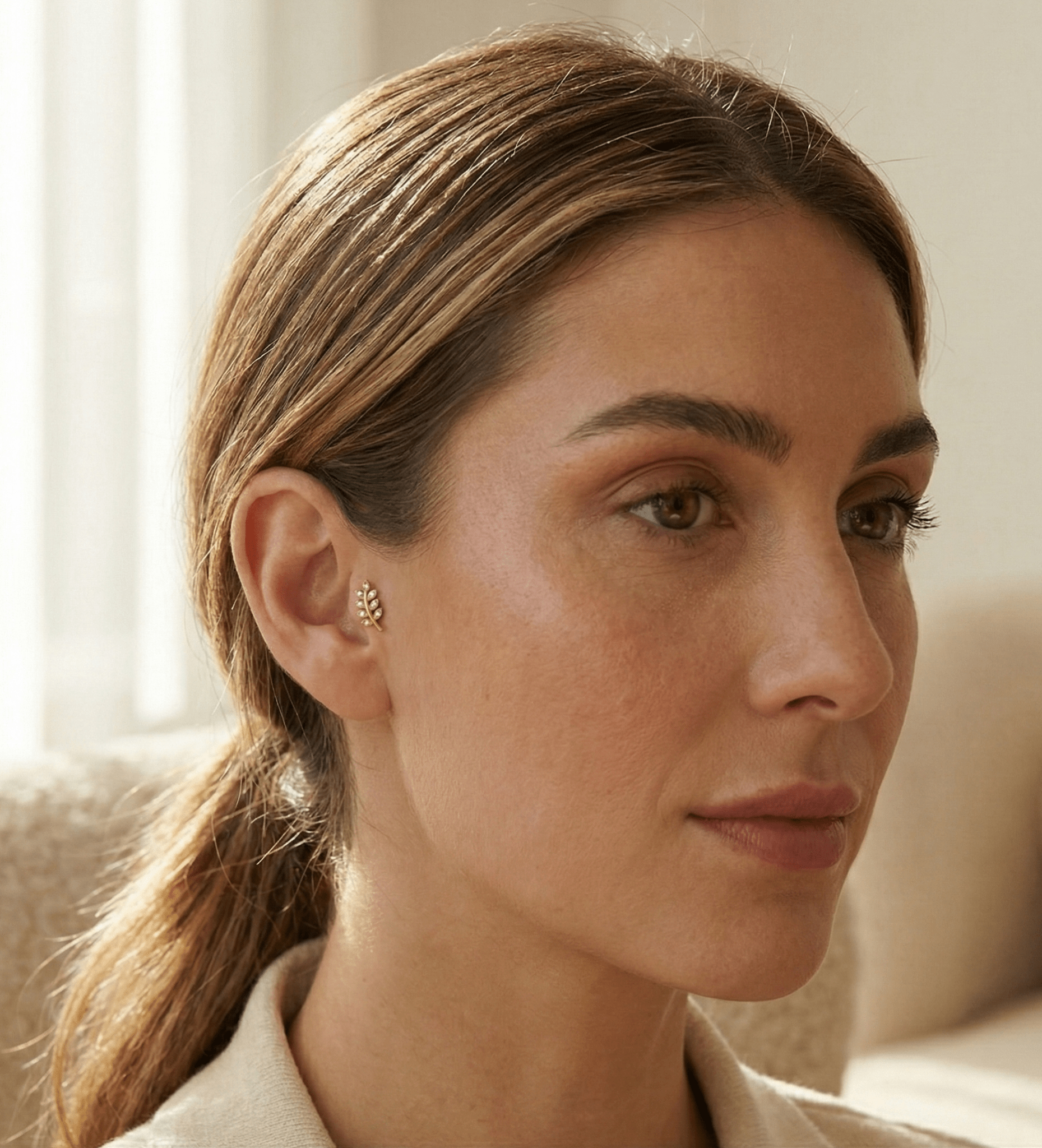 14K Guld Piercing Med Bladkvistmotiv Och Elegant Botanisk Design - Noxlookjewelry