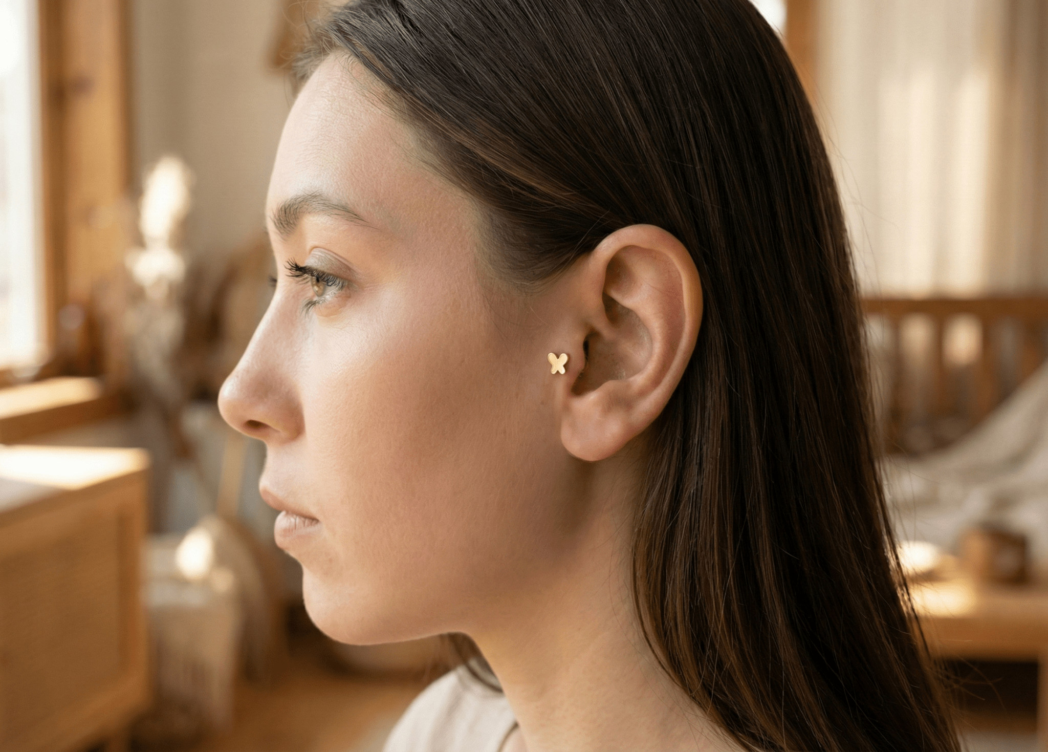 14K Guld Piercing Med Blommotiv Och Elegant Minimalistisk Design - Noxlookjewelry