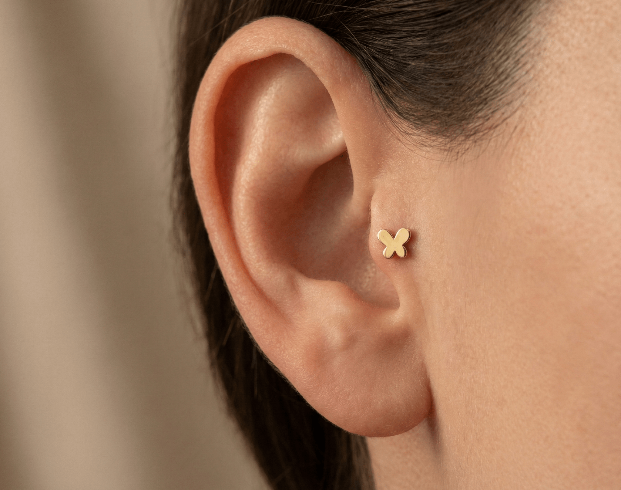14K Guld Piercing Med Blommotiv Och Elegant Minimalistisk Design - Noxlookjewelry