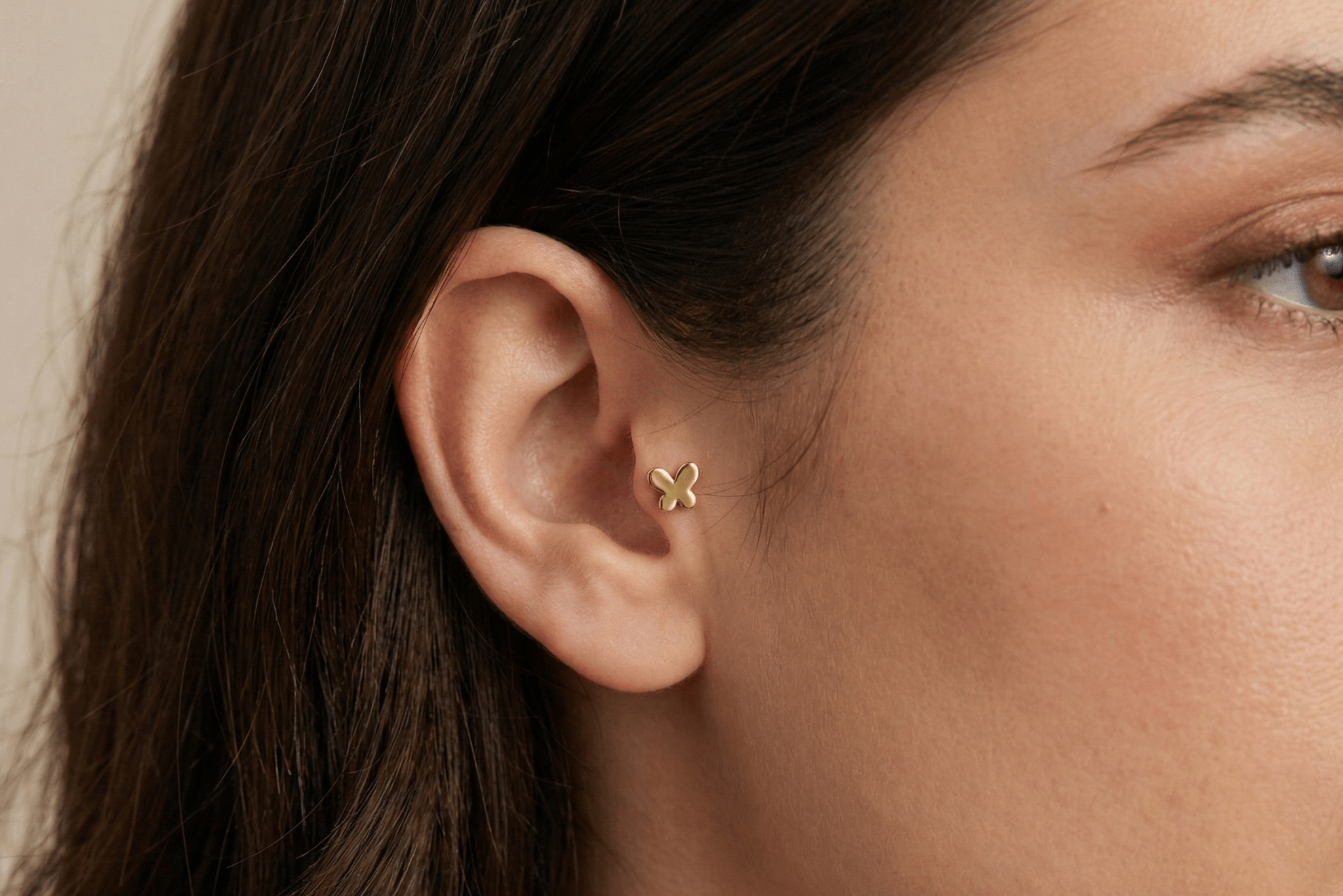 14K Guld Piercing Med Blommotiv Och Elegant Minimalistisk Design - Noxlookjewelry