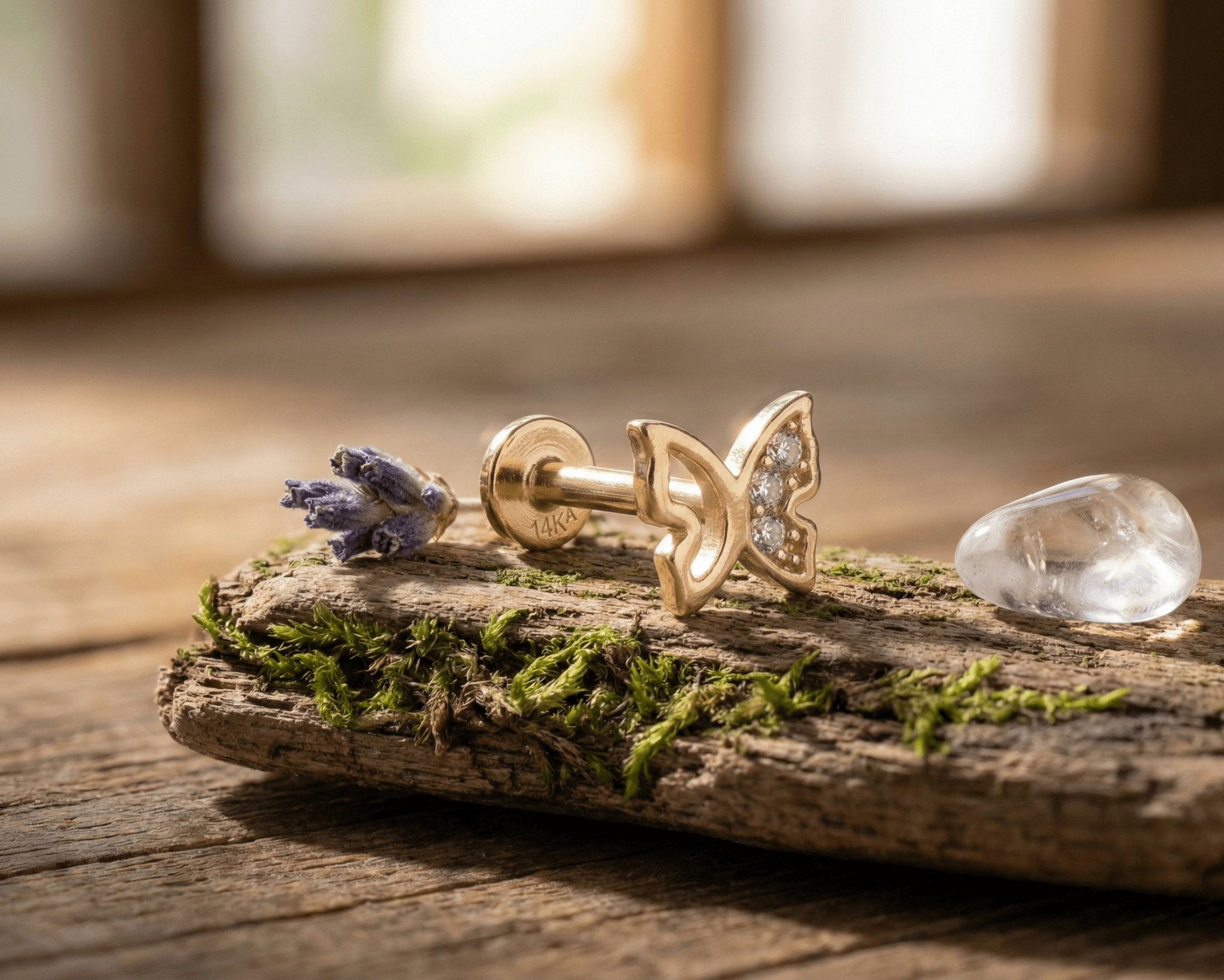 14K Guld Piercing Med Fjärilsmotiv Och Elegant Asymmetrisk Design - Noxlookjewelry