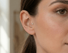14K Guld Piercing Med Fjärilsmotiv Och Elegant Asymmetrisk Design - Noxlookjewelry