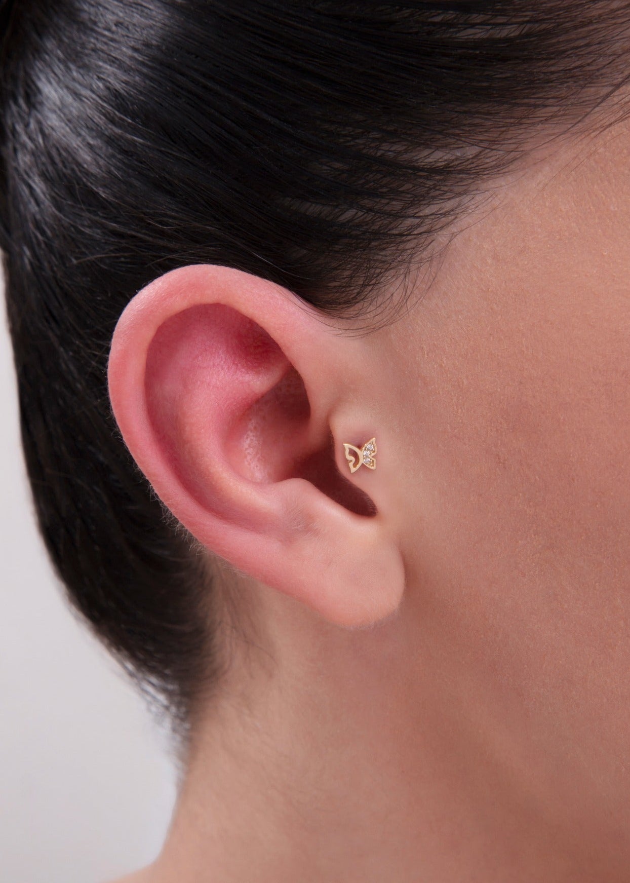 14K Guld Piercing Med Fjärilsmotiv Och Elegant Asymmetrisk Design - Noxlookjewelry