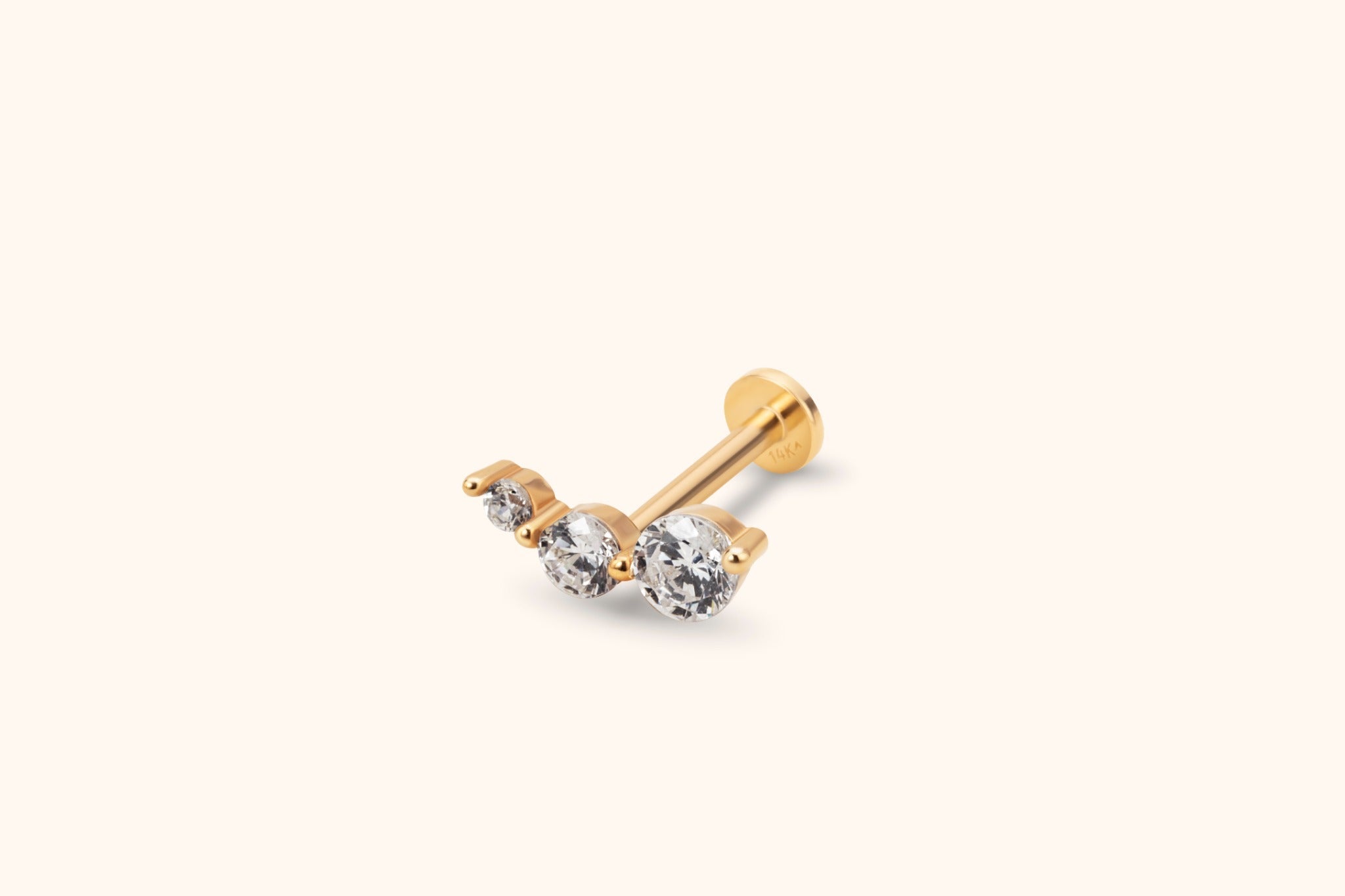 14K Guld Piercing Med Graderad Trestensdesign I Elegant Klusterstil - Noxlookjewelry