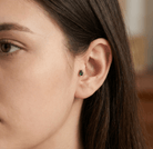 14K Guld Piercing Med Grön Droppformad Sten Och Elegant Design - Noxlookjewelry