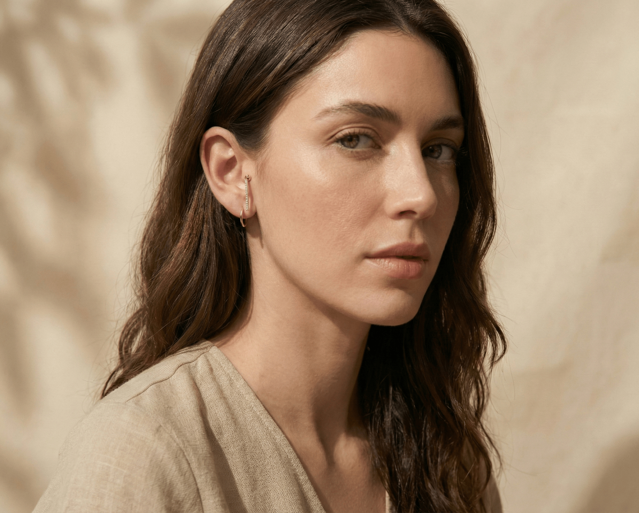 14K Guld Piercing Med Hängande Stav Och Elegant Stendesign - Noxlookjewelry