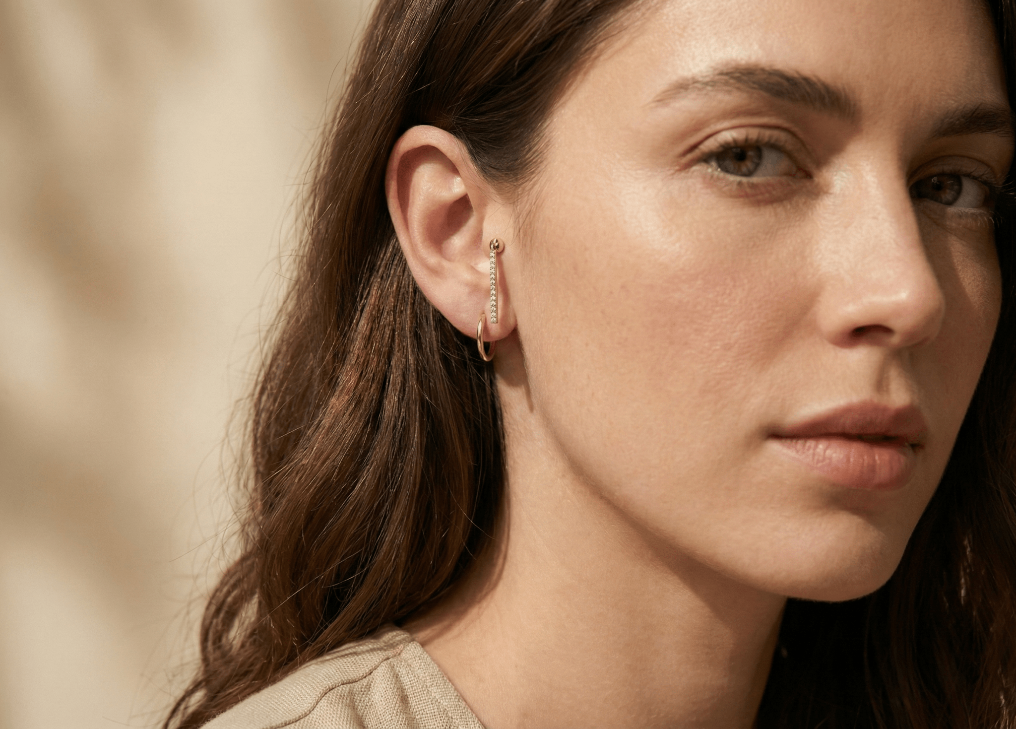 14K Guld Piercing Med Hängande Stav Och Elegant Stendesign - Noxlookjewelry