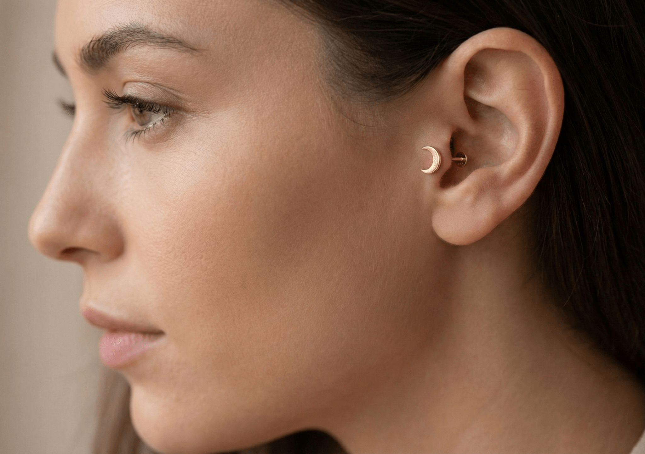14K Guld Piercing Med Halvmånemotiv Och Elegant Minimalistisk Design - Noxlookjewelry