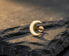 14K Guld Piercing Med Halvmånemotiv Och Elegant Minimalistisk Design - Noxlookjewelry