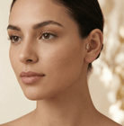 14K Guld Piercing Med Hundbenmotiv Och Tre Gnistrande Stenar - Noxlookjewelry