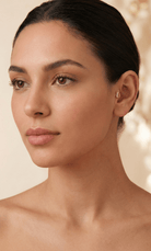 14K Guld Piercing Med Hundbenmotiv Och Tre Gnistrande Stenar - Noxlookjewelry