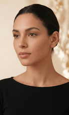 14K Guld Piercing Med Hundbenmotiv Och Tre Gnistrande Stenar - Noxlookjewelry