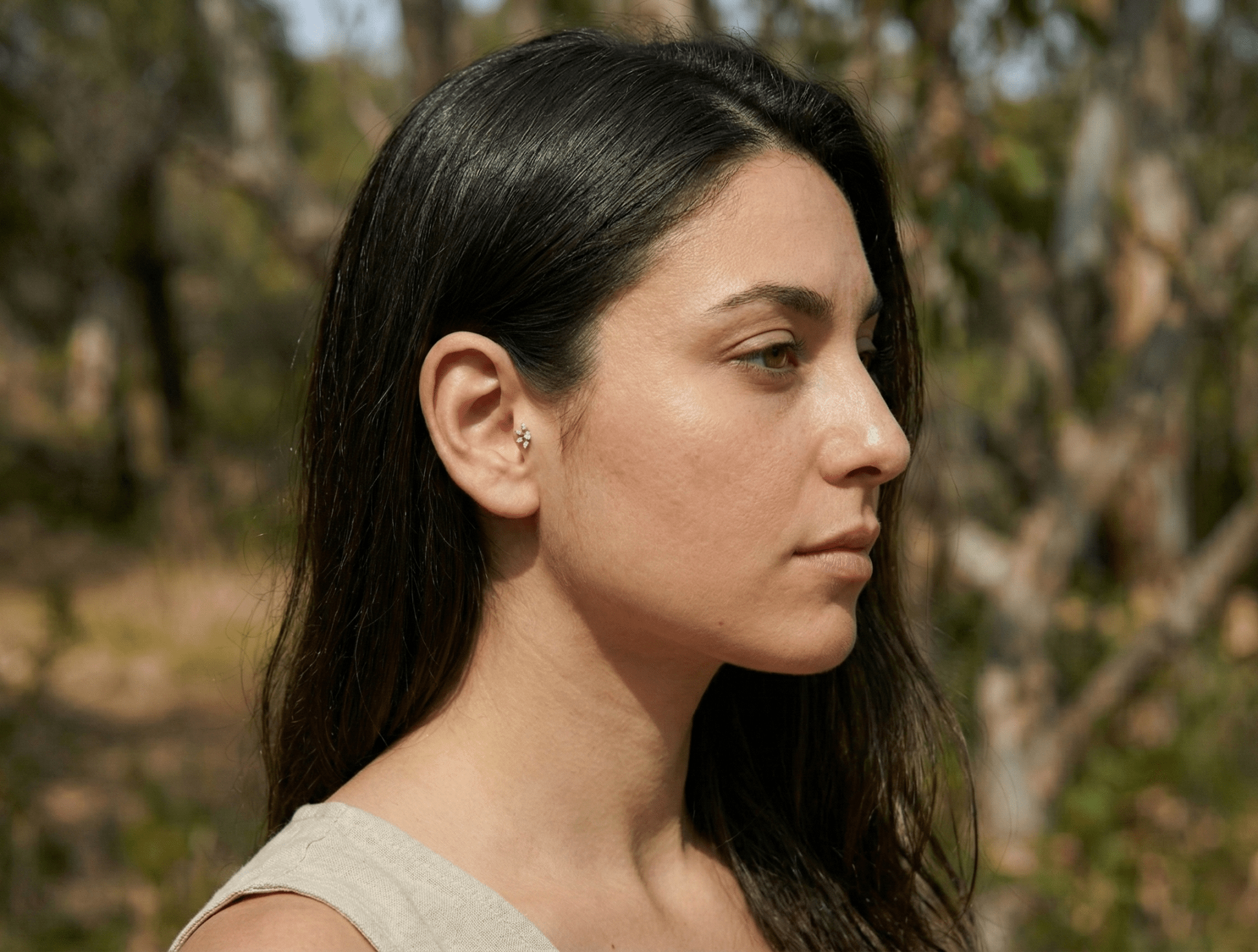 14K Guld Piercing Med Marquise Clusterdesign I Elegant Kroninspirerad Stil - Noxlookjewelry