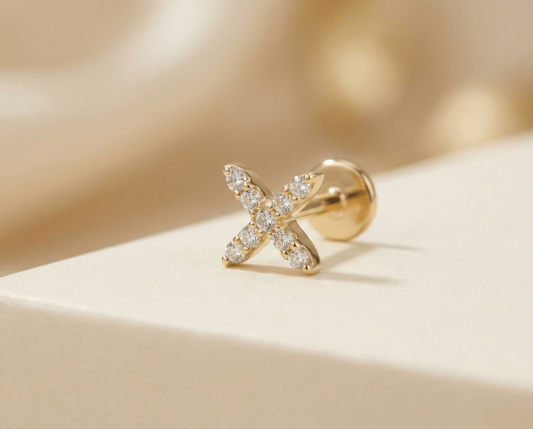 14K Guld Piercing Med Stjärnclusterdesign Och Elegant Minimalistisk Stil - Noxlookjewelry