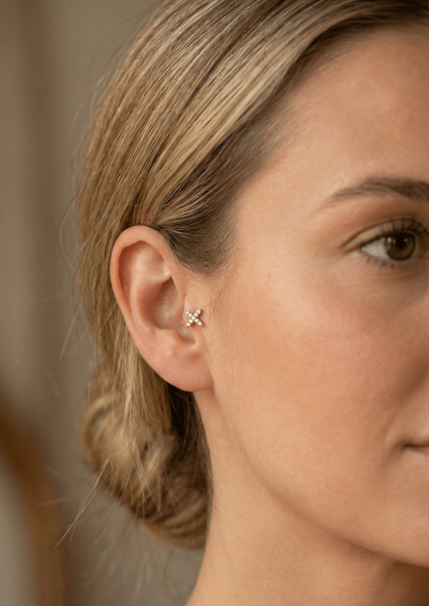 14K Guld Piercing Med Stjärnclusterdesign Och Elegant Minimalistisk Stil - Noxlookjewelry