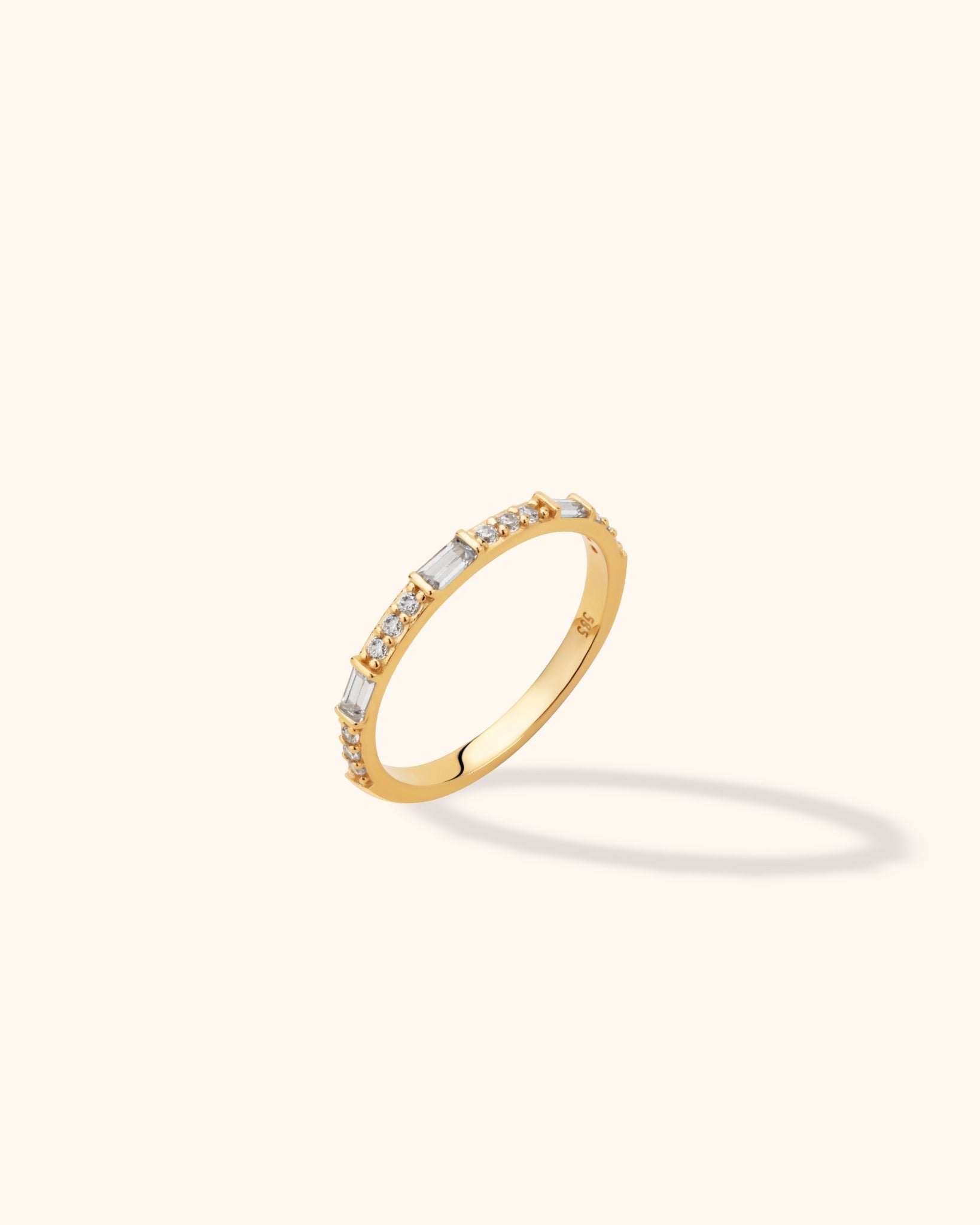 14K Guld Ring Dam med Baguette och Runda Stenar – Elegant Tunn Stapelbar Guldring - Noxlookjewelry