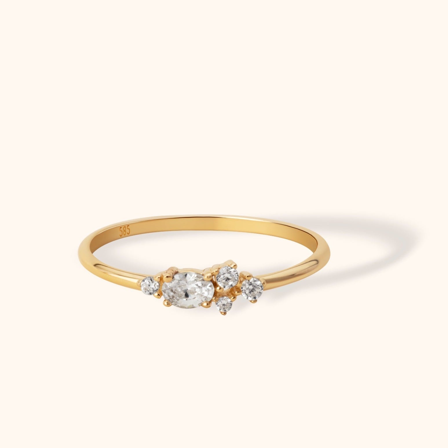 14K Guld Ring Dam med Oval Sten – Elegant Guldring med Sidostenar - Noxlookjewelry