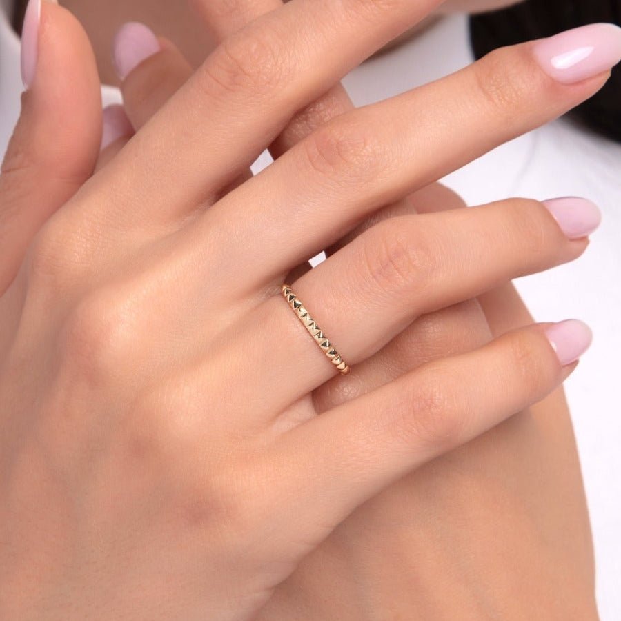 14K Guld Ring Dam – Texturerad Minimalistisk Guldring - Noxlookjewelry