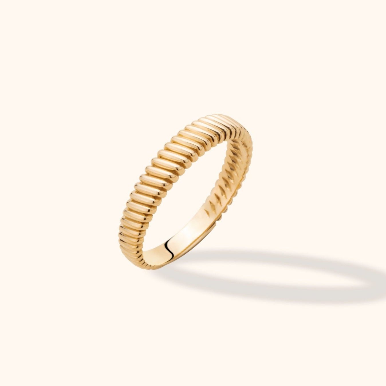 14K Guld Ring för Dam – Elegant Räfflad Designring i Minimalistisk Stil - Noxlookjewelry