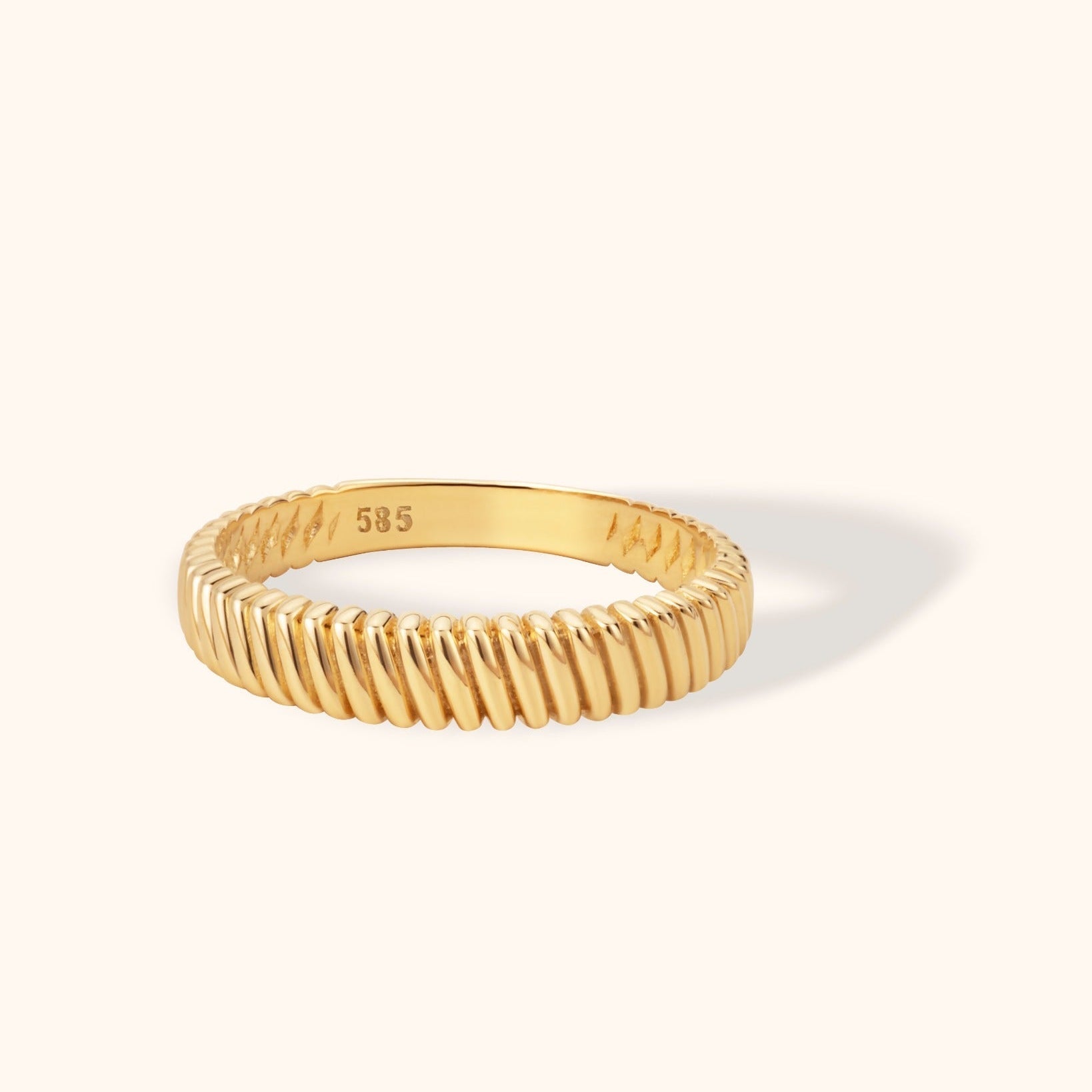 14K Guld Ring för Dam – Elegant Räfflad Designring i Minimalistisk Stil - Noxlookjewelry