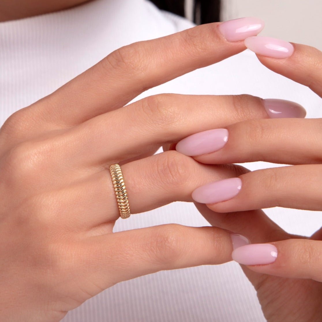 14K Guld Ring för Dam – Elegant Räfflad Designring i Minimalistisk Stil - Noxlookjewelry