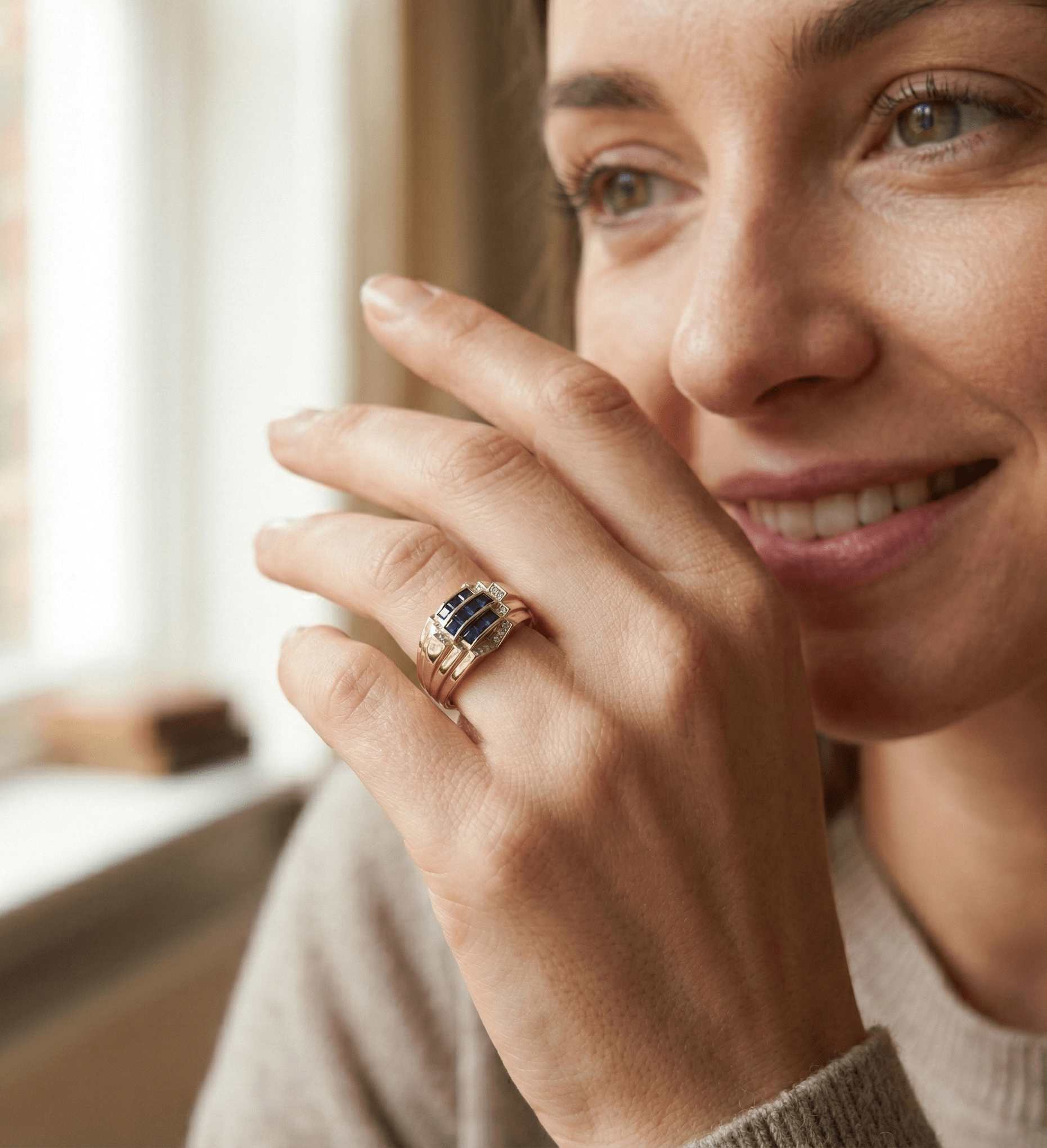 14K Guld Ring med Blå Stenar för Dam – Bred Designring med Gnistrande Detaljer - Noxlookjewelry