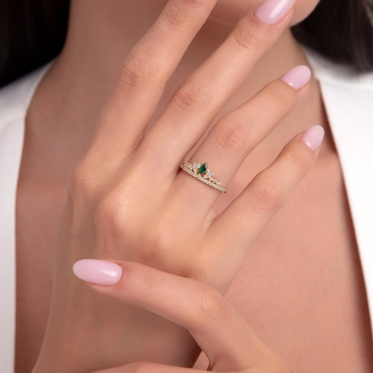 14K Guld Ring med Grön Sten för Dam – Elegant Tiararing med Gnistrande Stenar - Noxlookjewelry