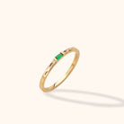 14K Guld Ring med Grön Sten för Dam – Tunn Elegant Guldring i Minimalistisk Design - Noxlookjewelry