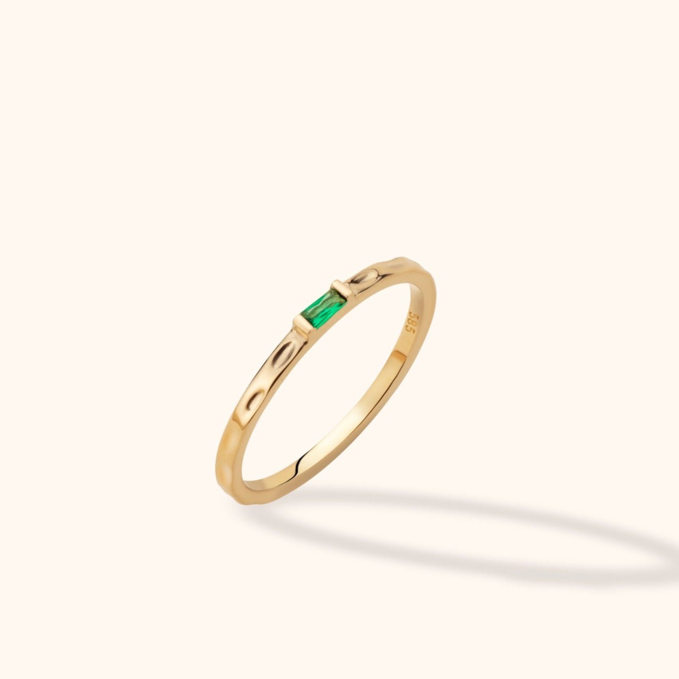 14K Guld Ring med Grön Sten för Dam – Tunn Elegant Guldring i Minimalistisk Design - Noxlookjewelry