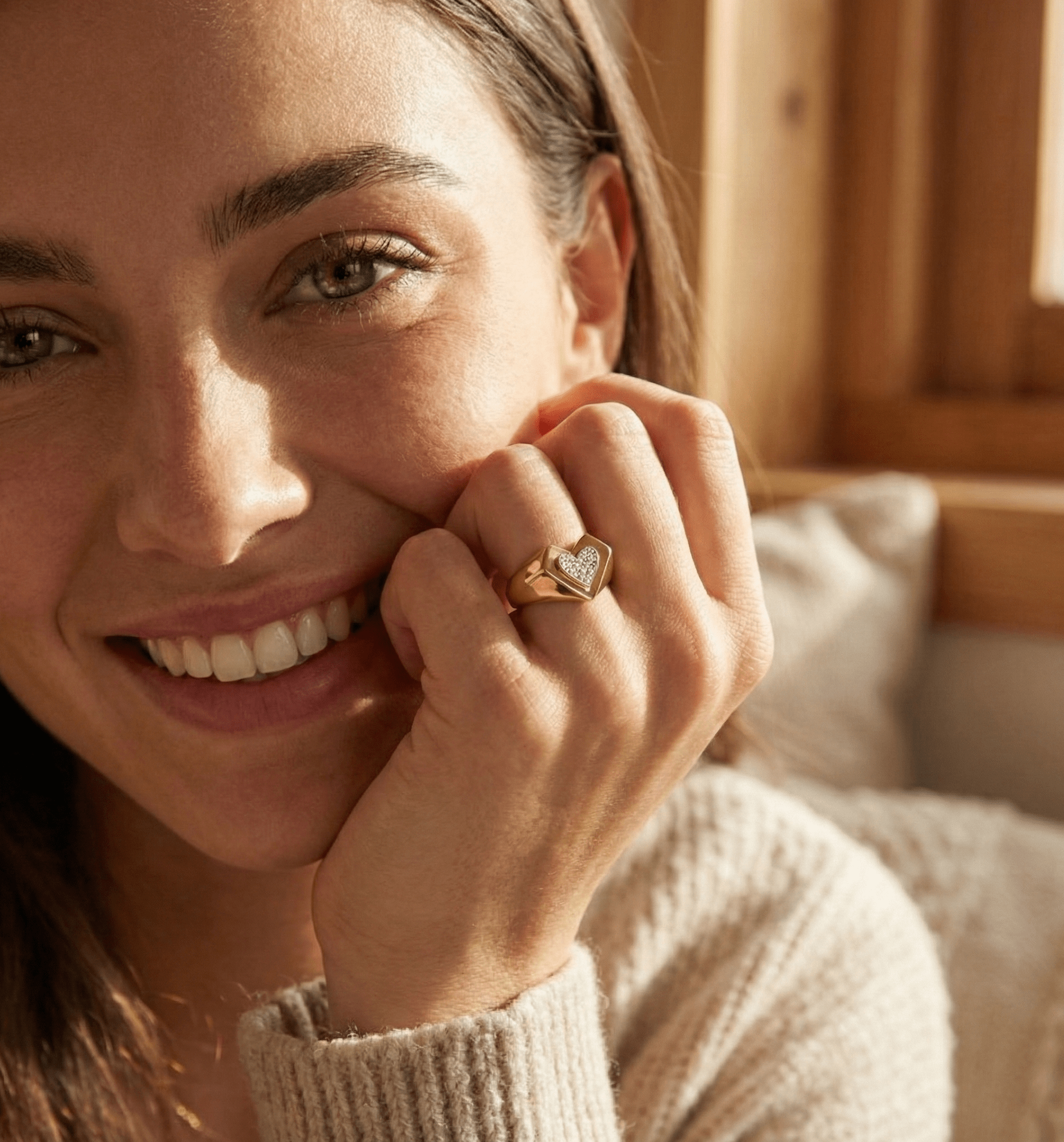 14K Guld Ring med Hjärta och Stenar för Dam – Elegant Signetring i Äkta Guld - Noxlookjewelry
