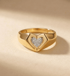 14K Guld Ring med Hjärta och Stenar för Dam – Elegant Signetring i Äkta Guld - Noxlookjewelry